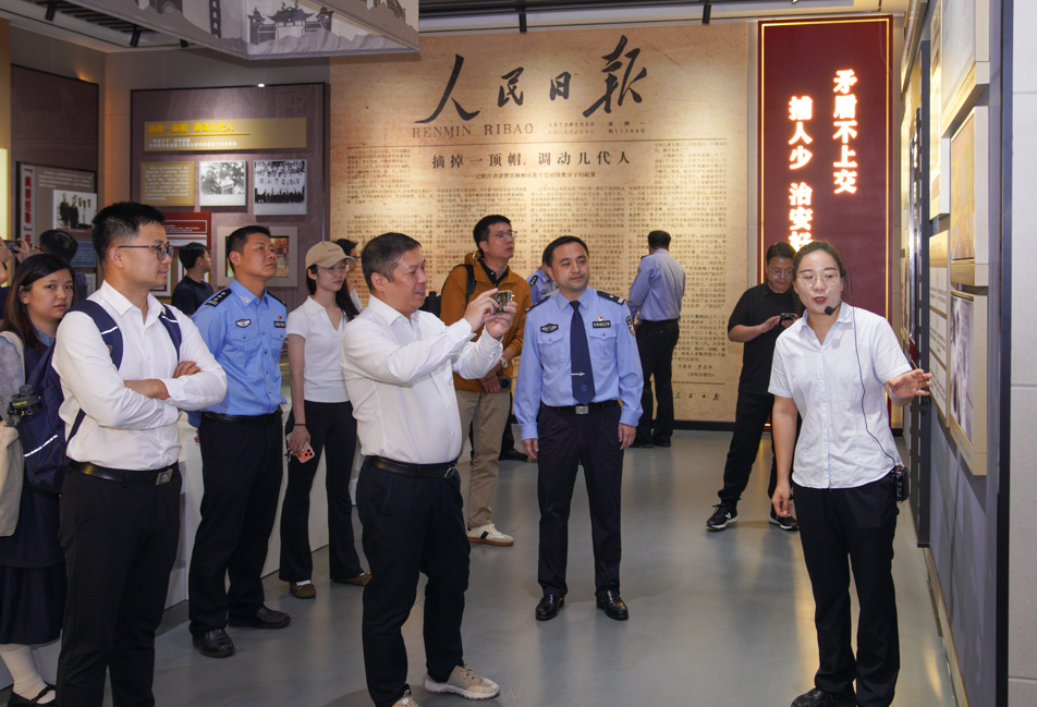 “枫”中有信——2026“最美基层民警”候选对象赵信先进事迹集中采访活动侧记 